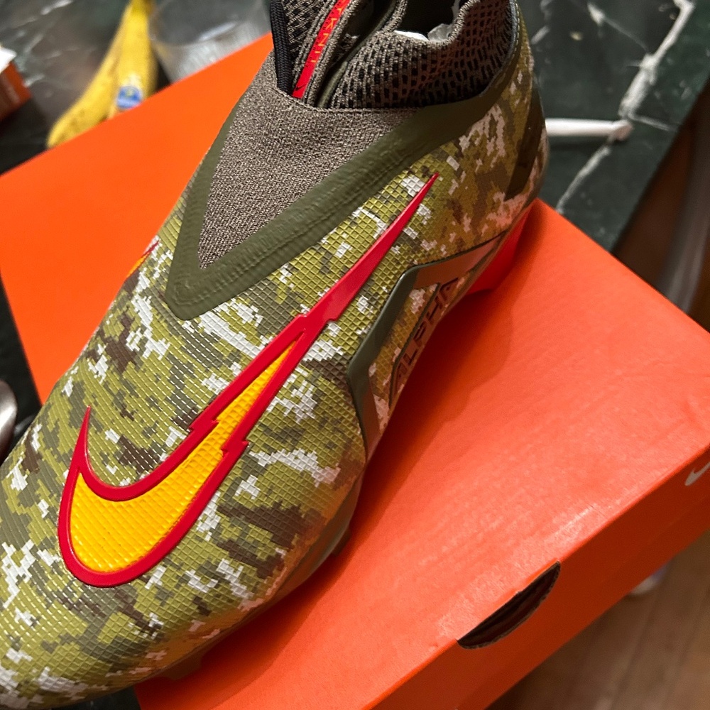 Nike Menace 3 Travis Kelce Football Cleats